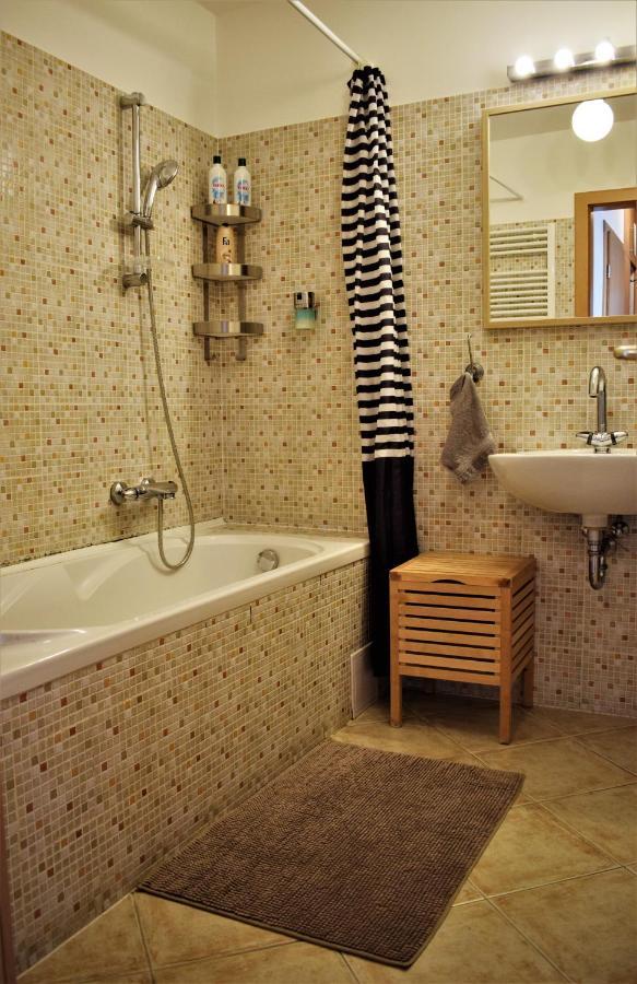 Cosy Apartment In Budapest Downtown With Free Garage Parking ภายนอก รูปภาพ